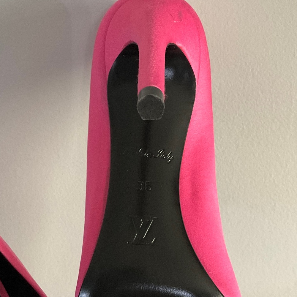 Louis Vuitton Fuchsia Heels with Crystal Logo - Picture 9 of 11